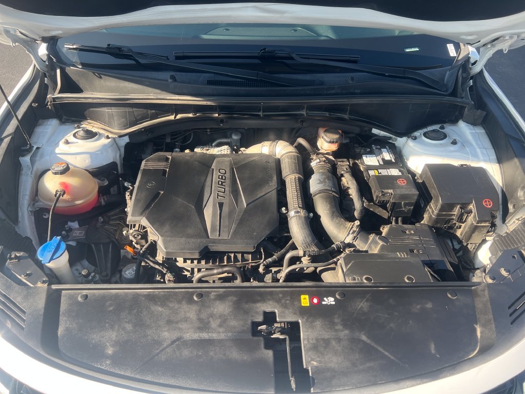 Used 2021 White Kia SX-Prestige image 28