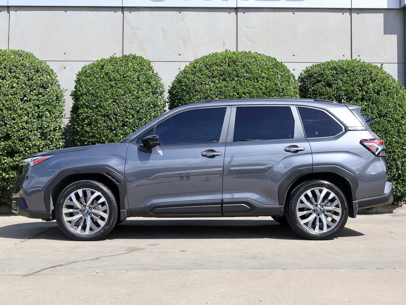 Used 2025 Magnetite Gray Metallic Subaru Touring image 5
