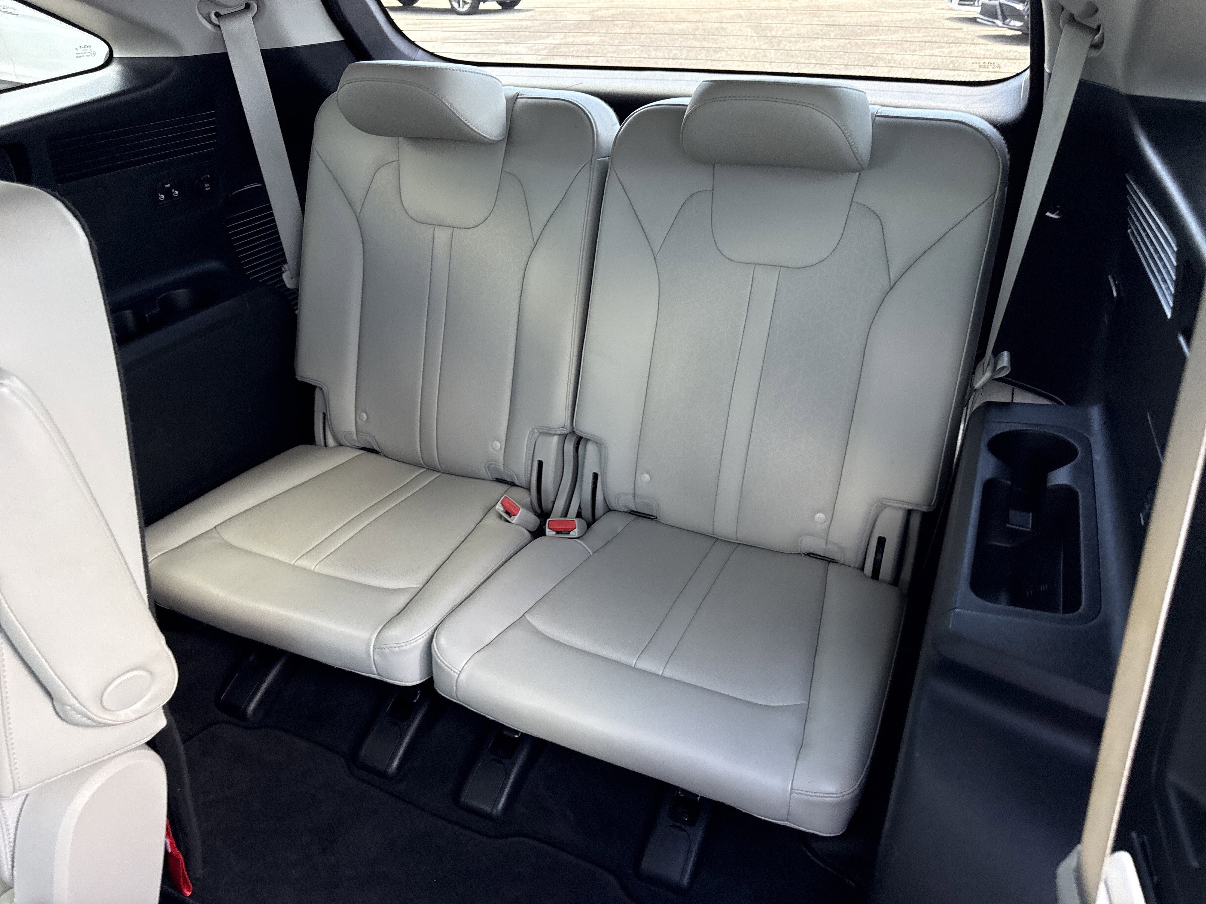 Used 2022 Glacial White Pearl Kia SX image 16