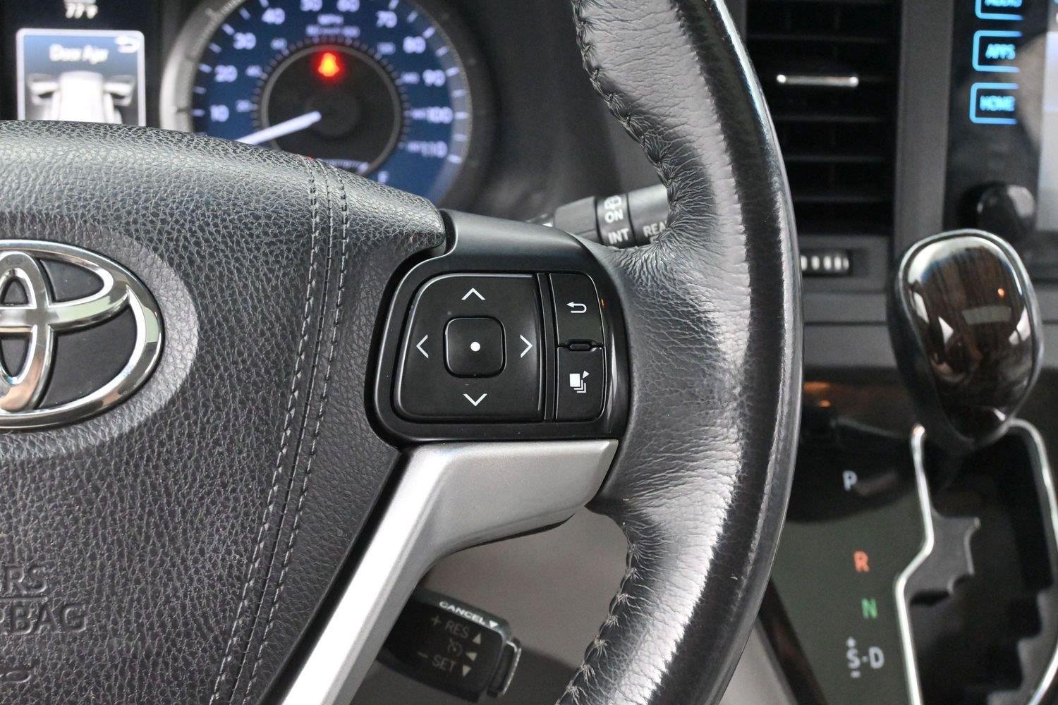 Used 2017 Blizzard Pearl Toyota XLE image 15