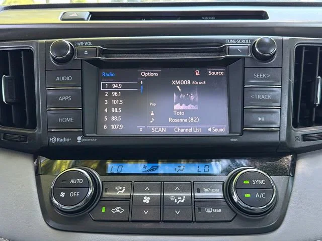 Used 2015 Silver Toyota XLE image 28