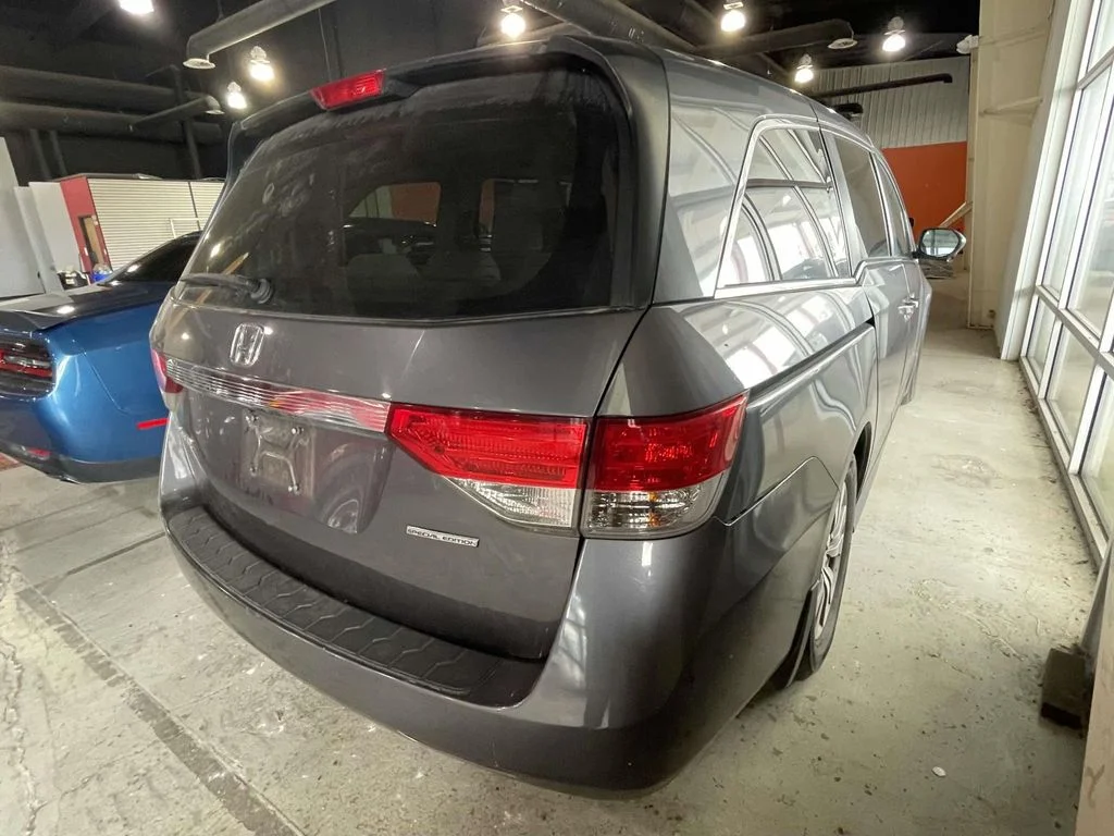 Used 2016 Gray Honda SE image 6