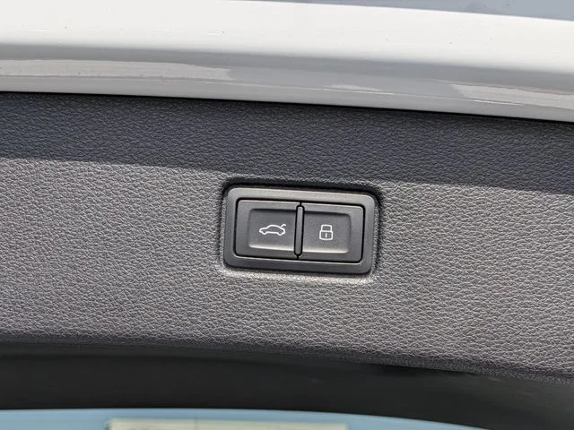 Used 2025 White Audi 55 Prestige image 23
