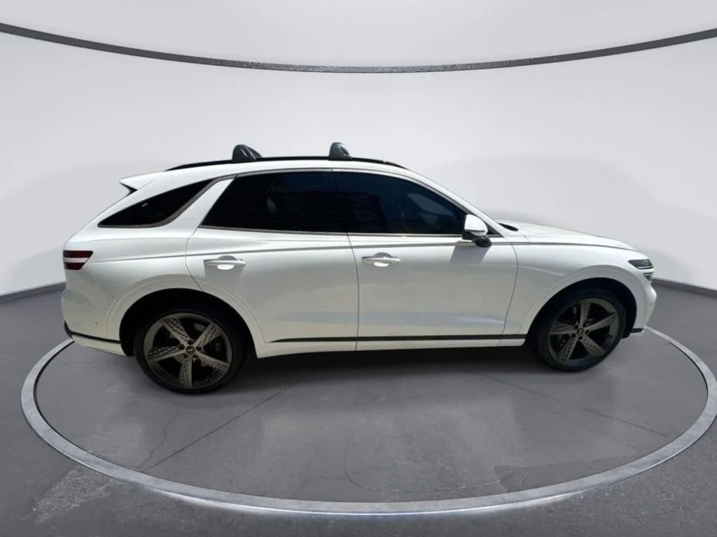 Used 2023 White Genesis 2.5T image 8
