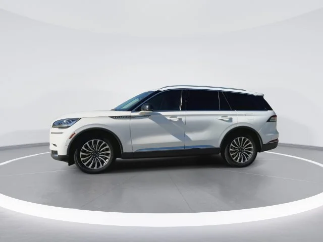 Used 2022 White Lincoln Reserve image 4