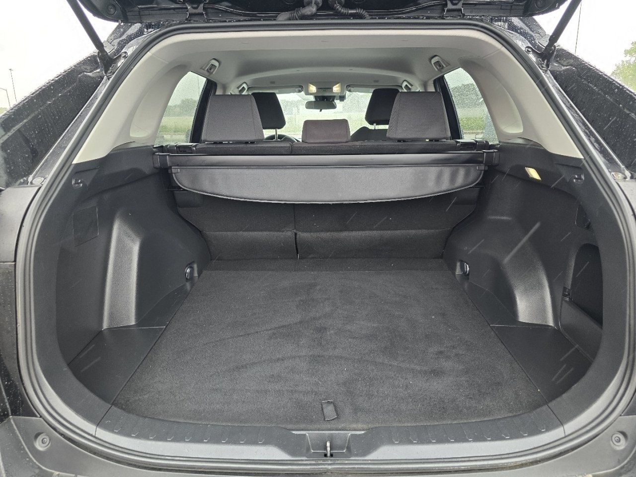 2025 Toyota RAV4 XLE - Photo 18