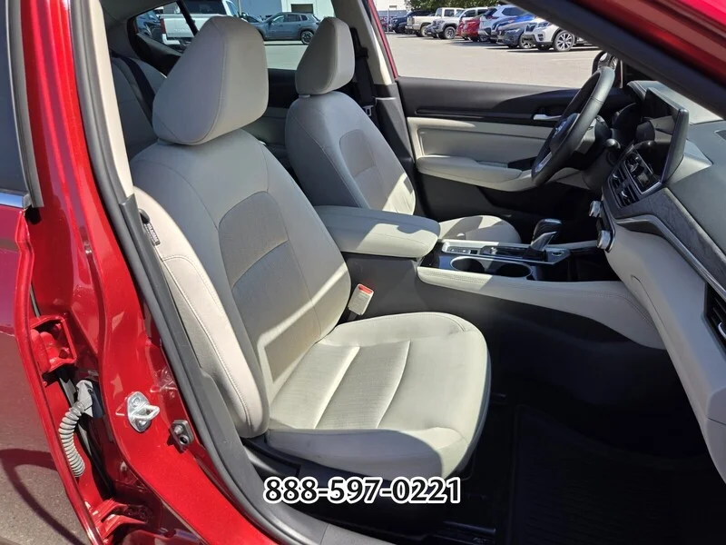 Used 2024 Scarlet NISSAN 2.5 SV image 20