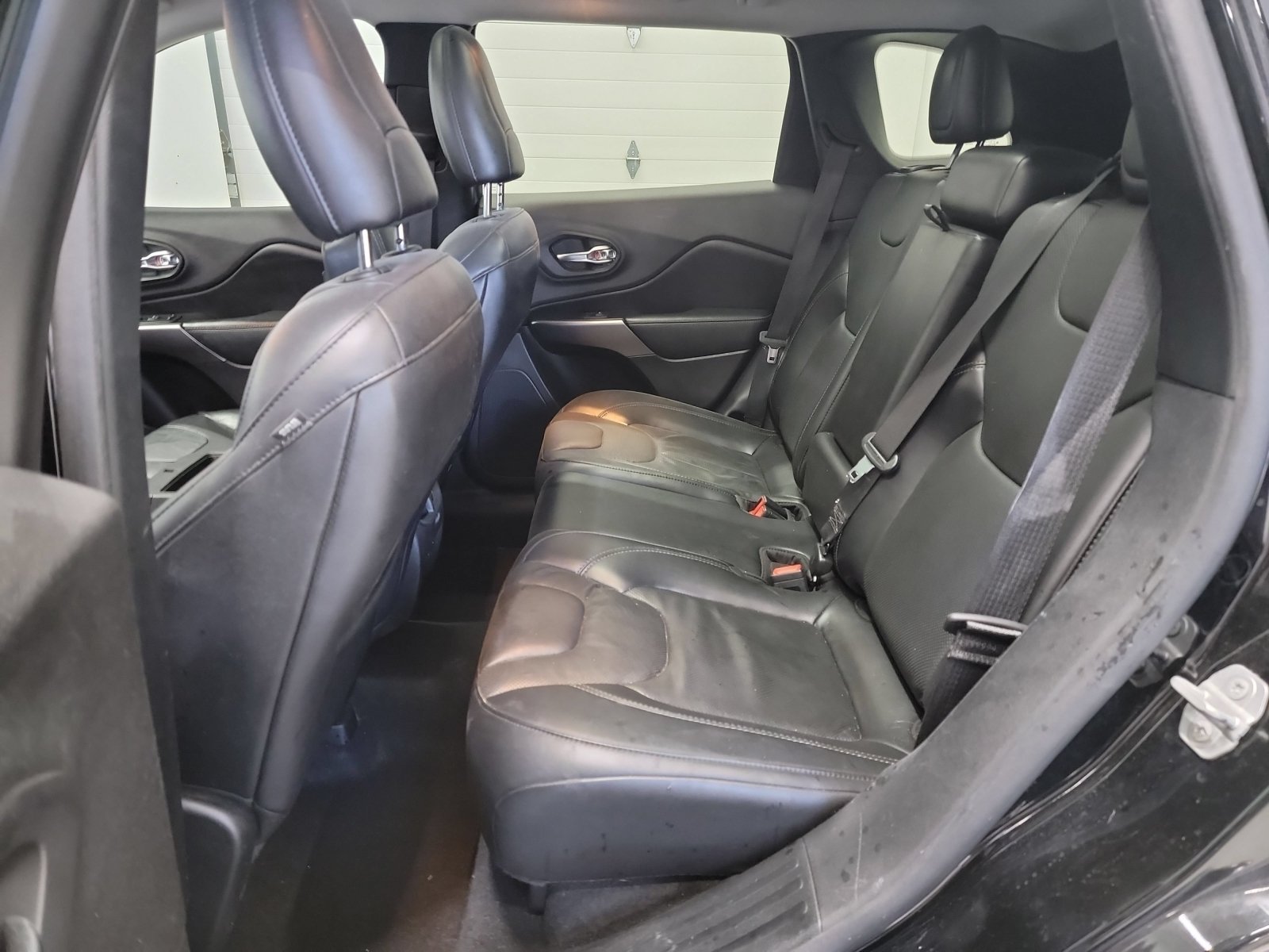 Used 2020 Diamond Black Crystal Pearlcoat Jeep Limited image 27