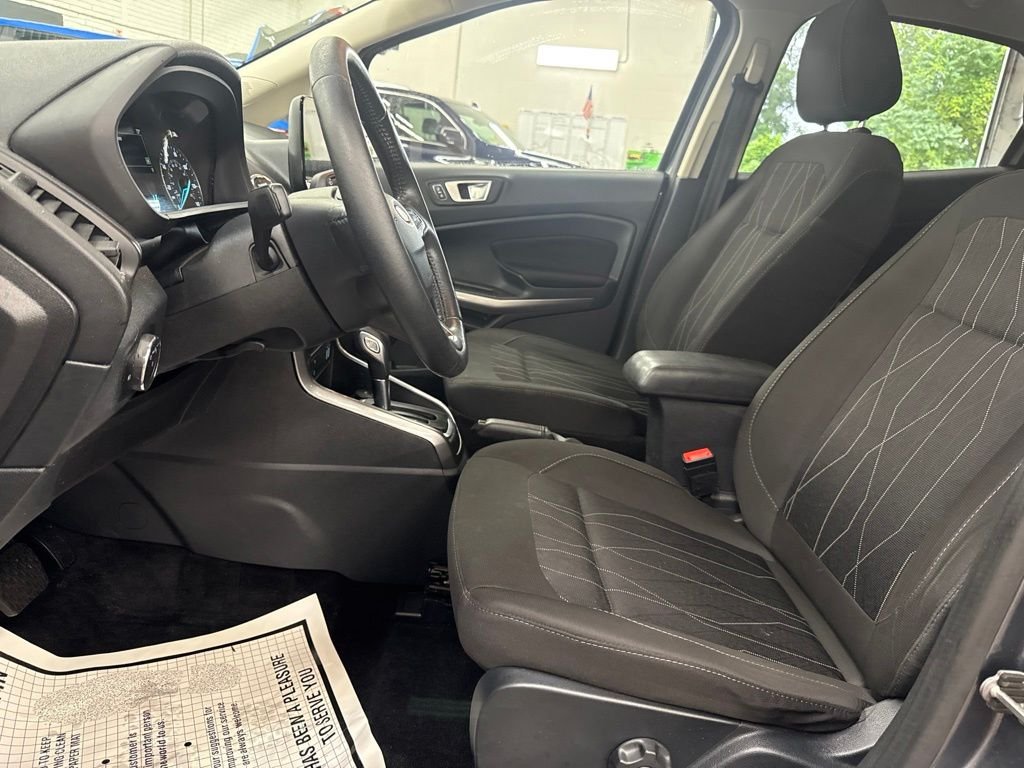 Used 2019 Gray Ford SE image 9