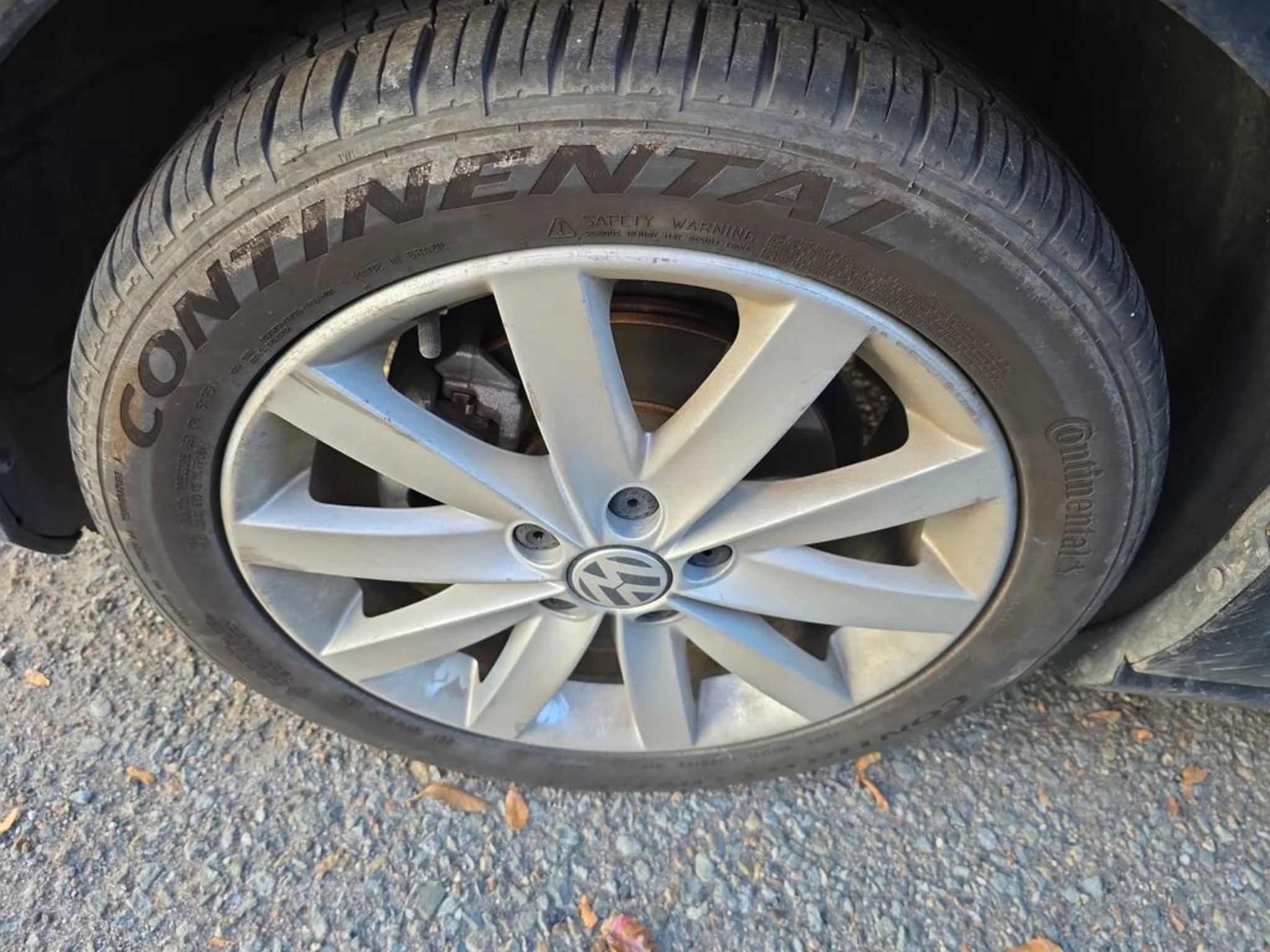 Used 2015 Black Volkswagen TDI S image 13