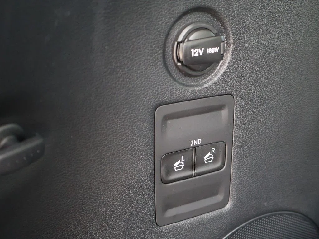 Used 2024 White Hyundai SEL image 23