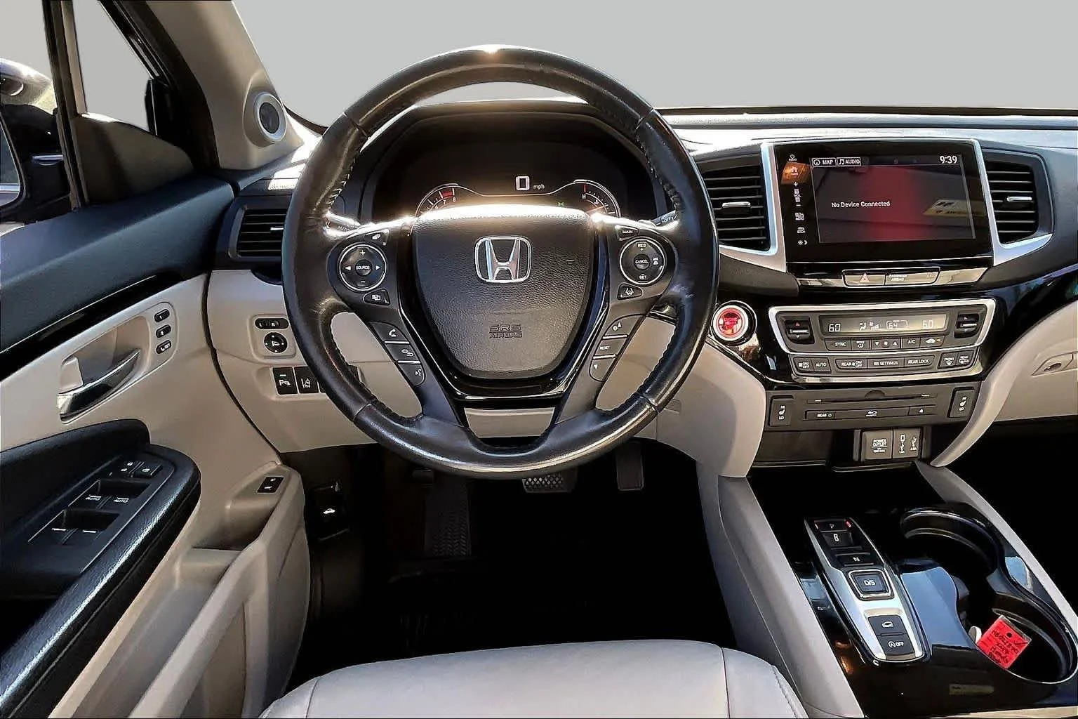 Used 2017 Lunar Silver Metallic Honda Touring image 5