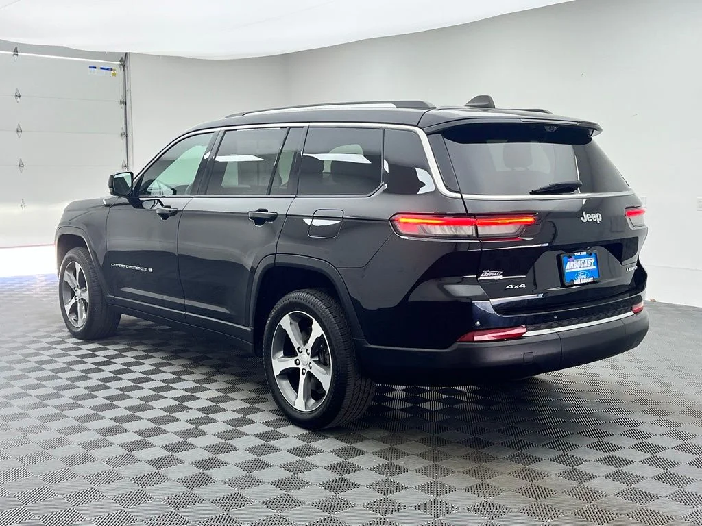 Used 2023 Black Jeep Limited image 11