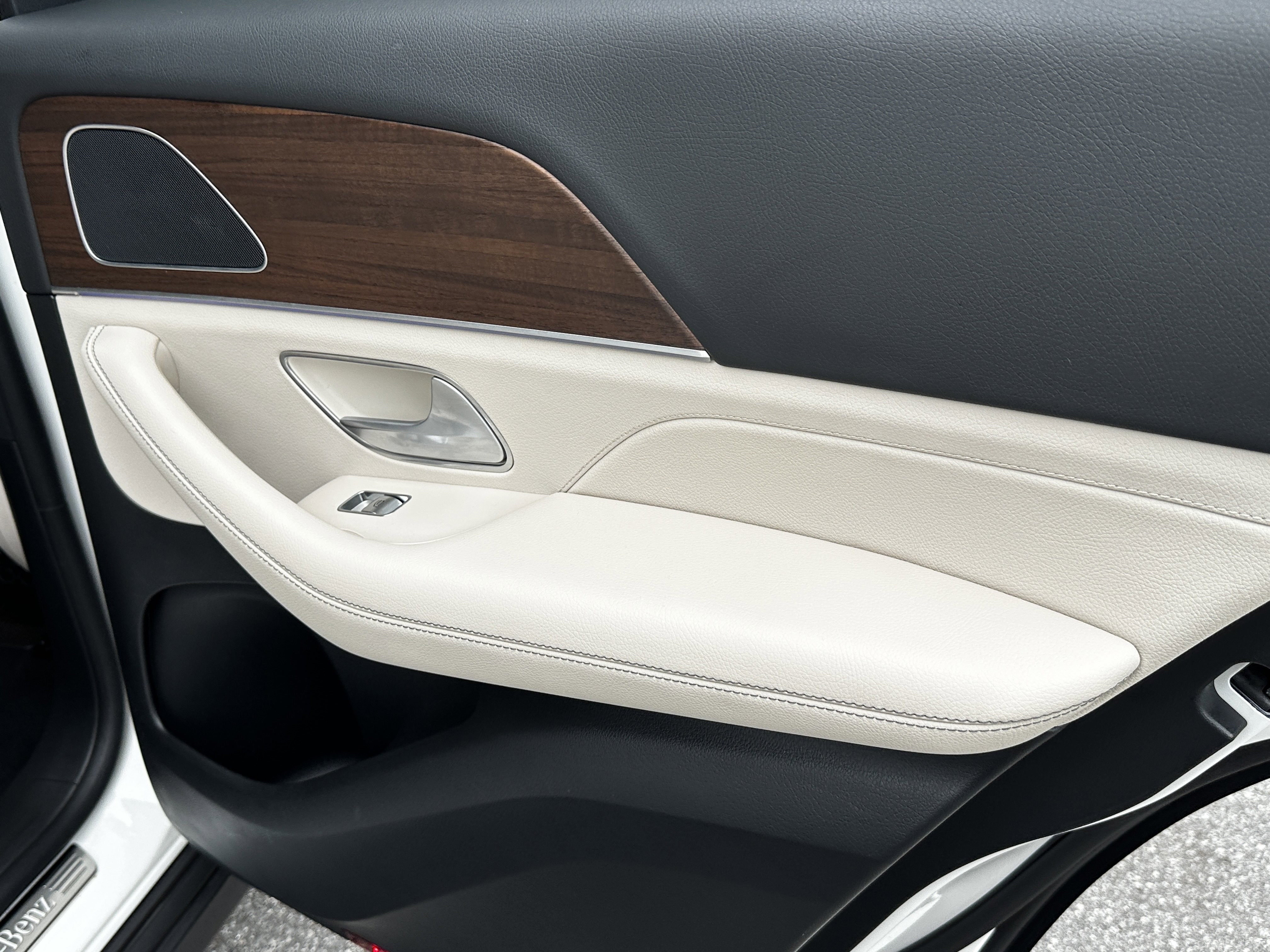 Certified Used 2025 White Mercedes-Benz GLE 350 image 19