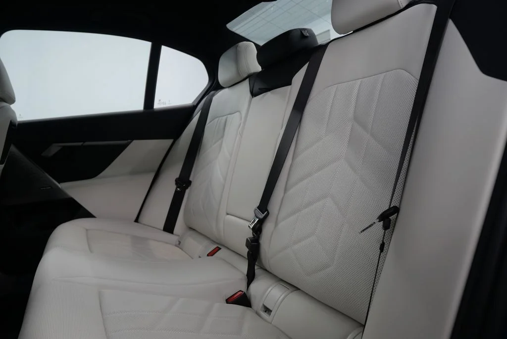 2025 BMW 5 Series 530i - Photo 17