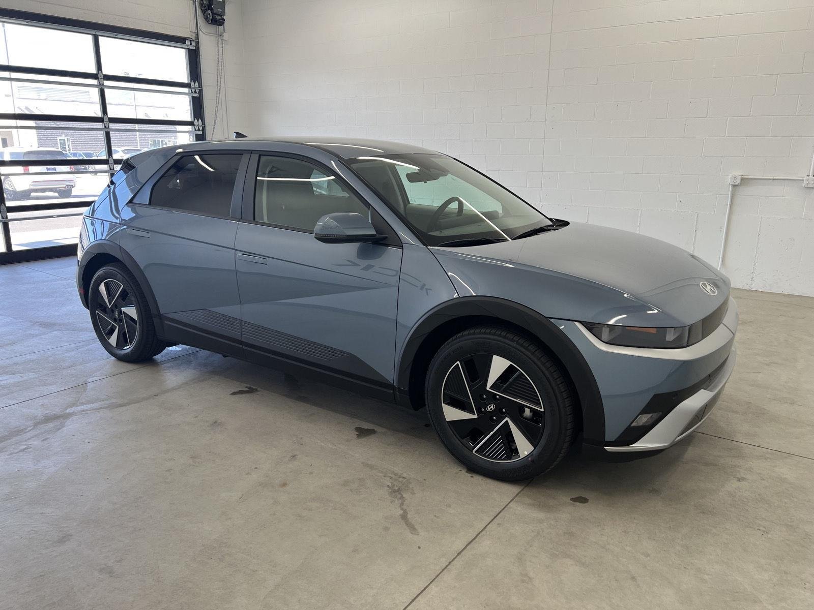 New 2026 Lucid Blue Hyundai SE image 5