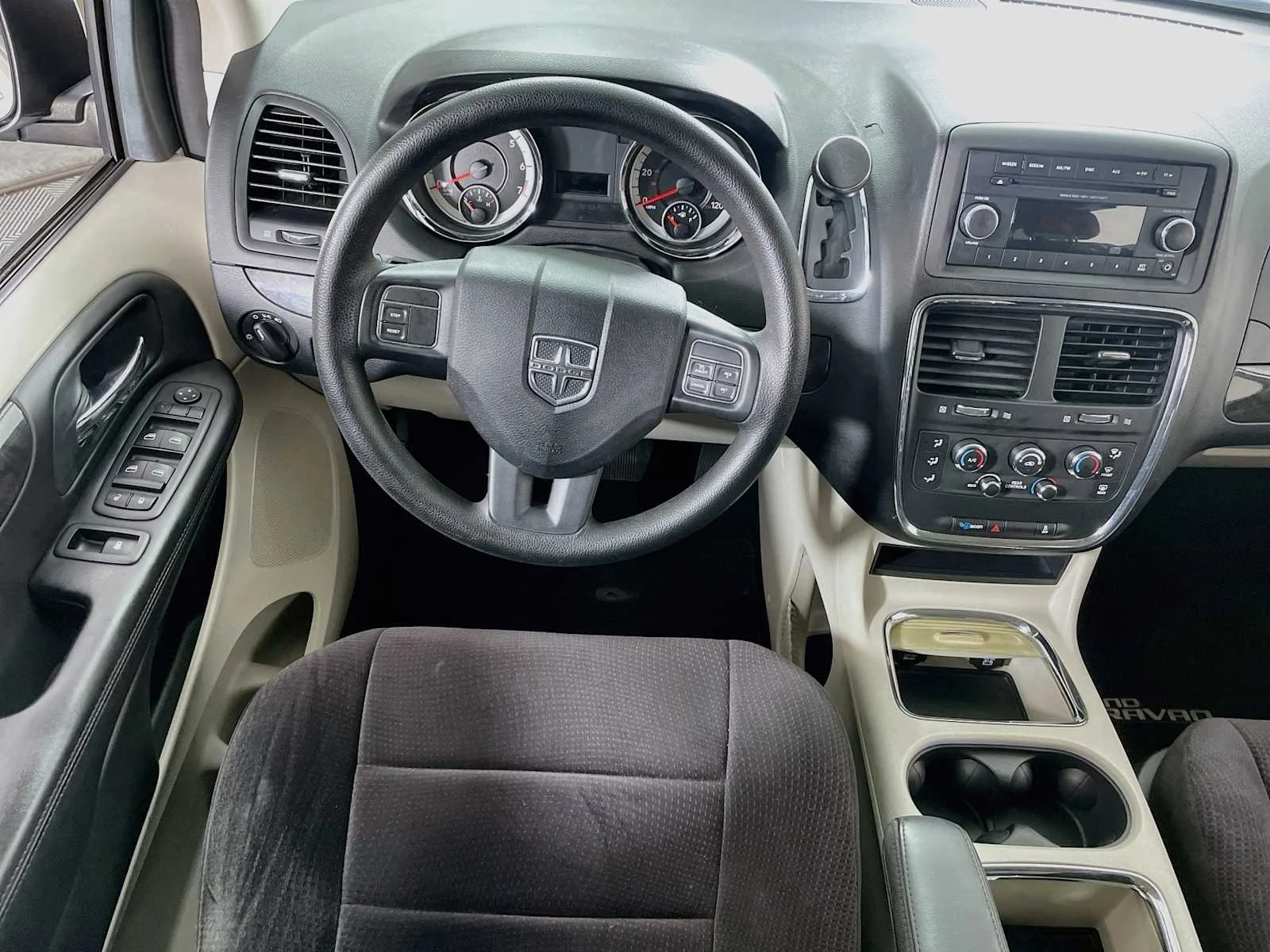 Used 2014 Bright White Clearcoat Dodge SXT image 17