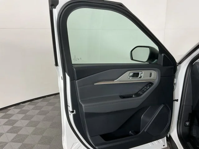 New 2026 Star White Metallic Tri-Coat Ford Active image 13
