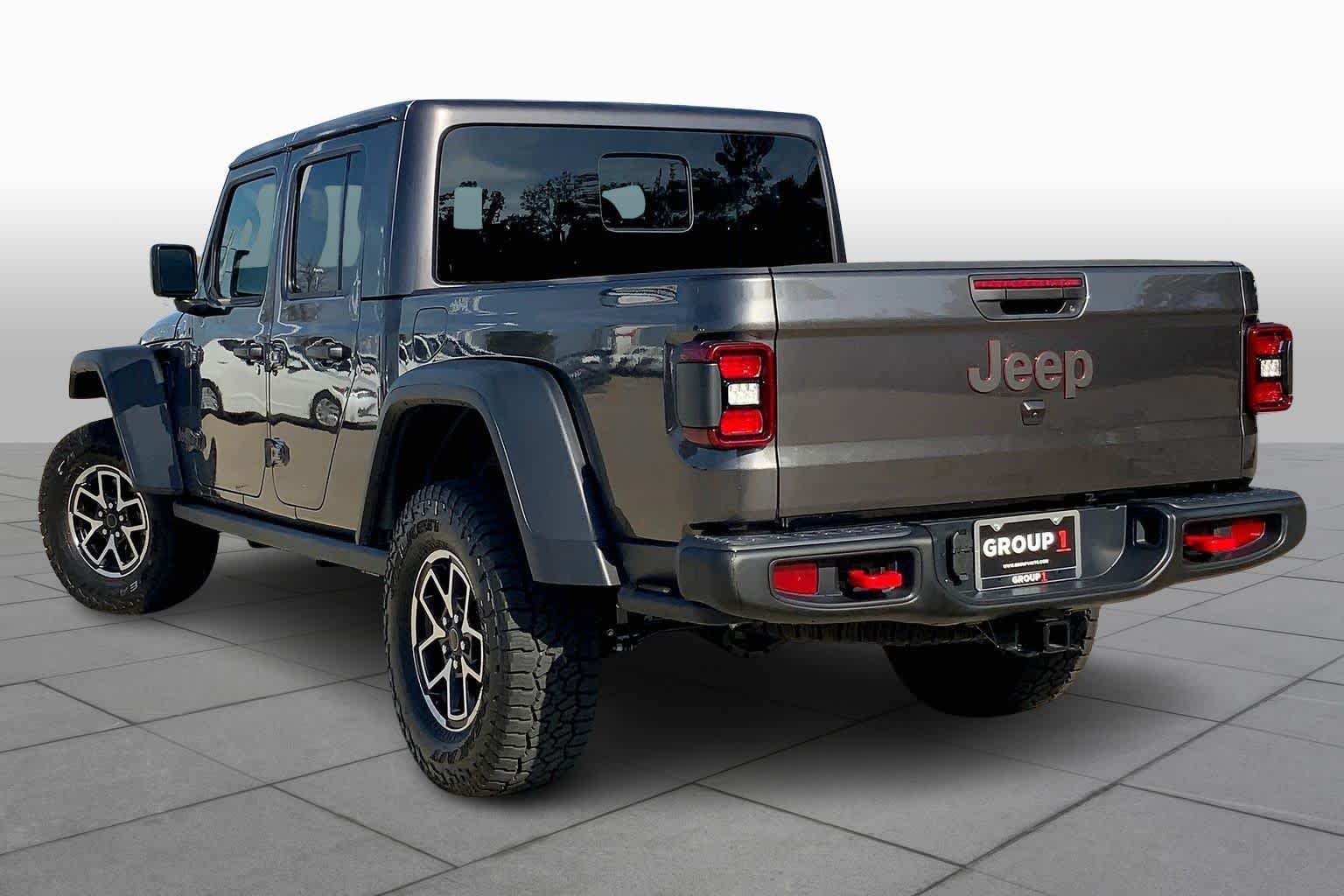Used 2025 Granite Crystal Metallic Clearcoat Jeep Rubicon image 11