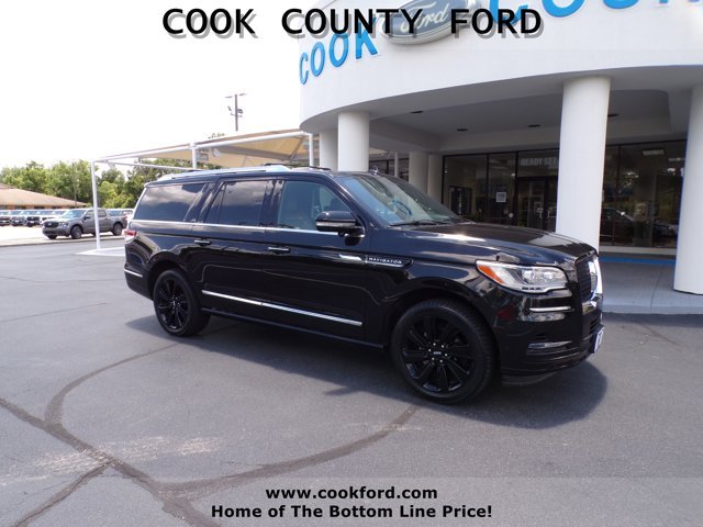Used 2023 Infinite Black Metallic Lincoln Reserve image 9