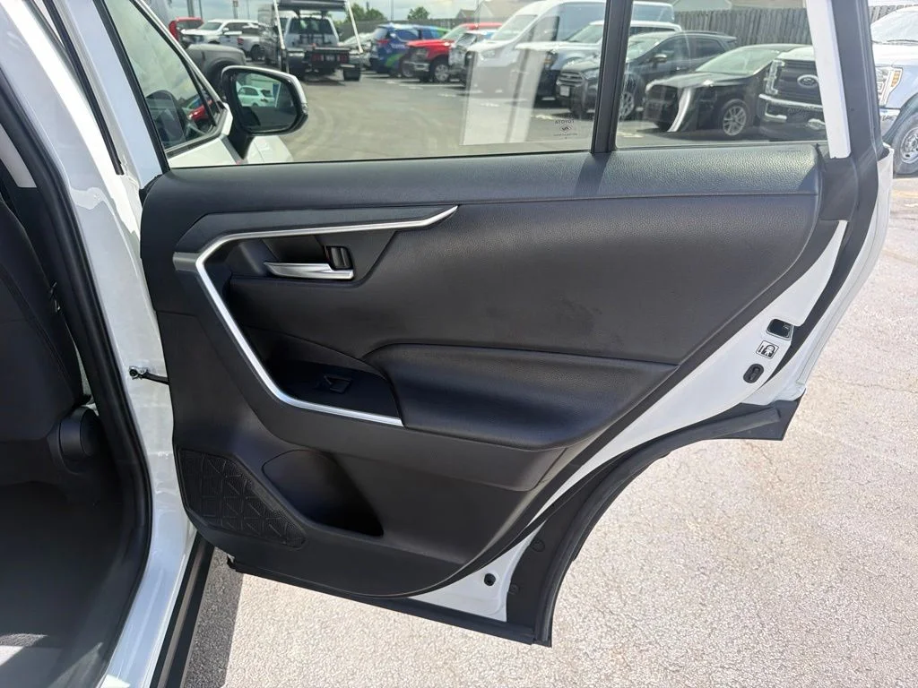 Used 2019 White Toyota XLE image 43
