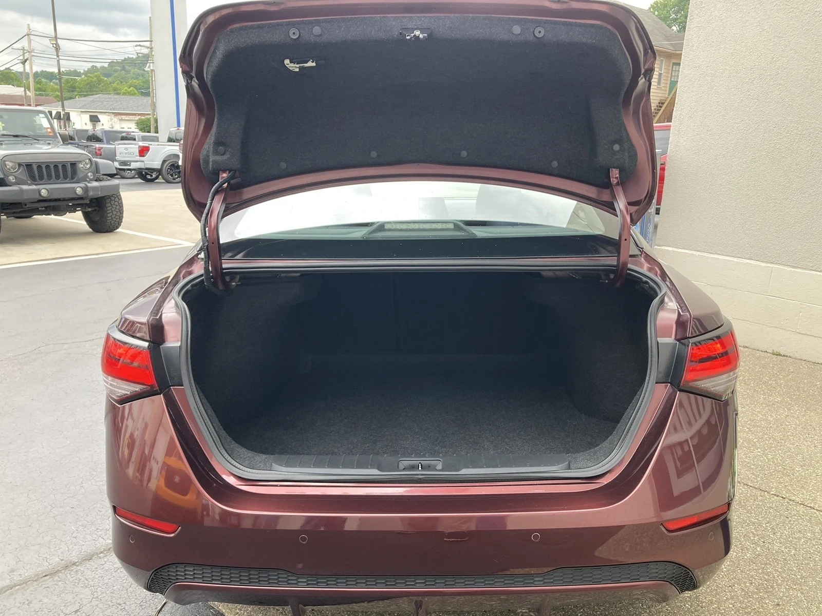 Used 2022 Rosewood Metallic Nissan SV image 6