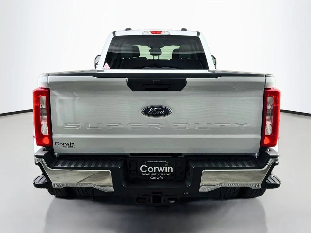 New 2026 Oxford White Ford XLT image 13