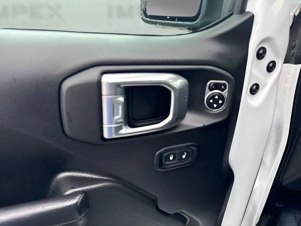 Used 2025 White Jeep Sport S image 24