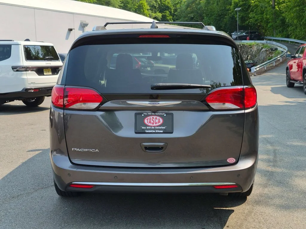 Used 2020 Gray Chrysler Touring L image 4