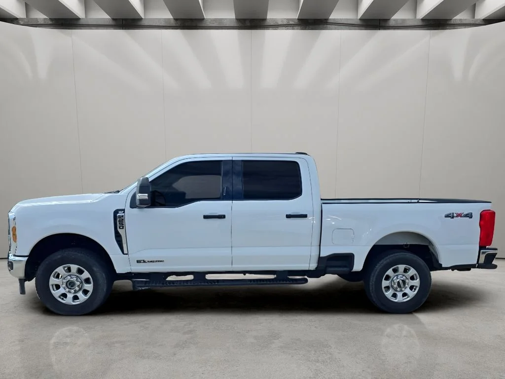 Used 2024 Oxford White Ford XLT image 3