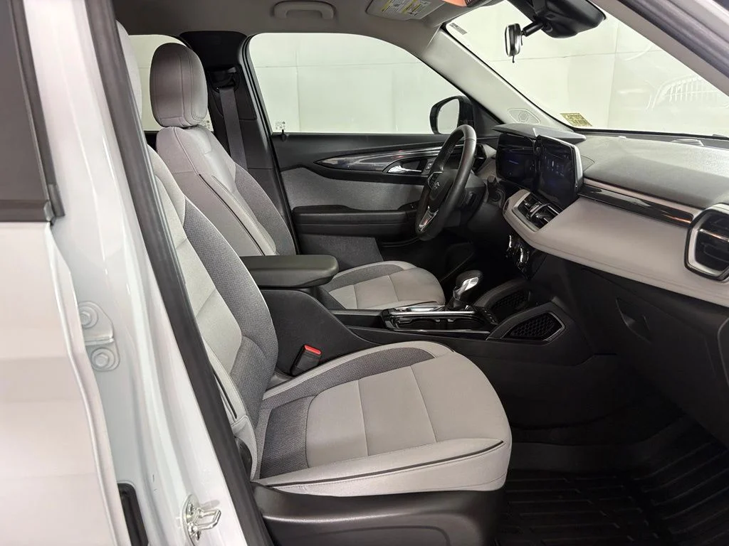 Used 2026 White Chevrolet LT image 41