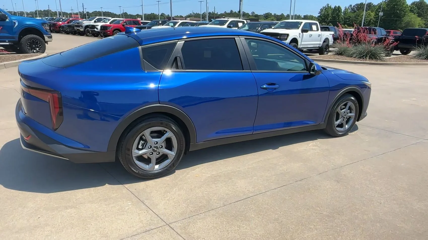 Used 2025 Deep Sea Blue Kia LXS image 9