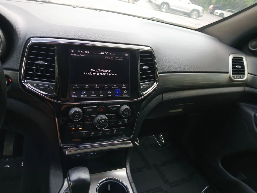 Used 2020 White Jeep Altitude image 36