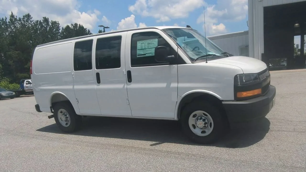 New 2025 Summit White Chevrolet WT image 2