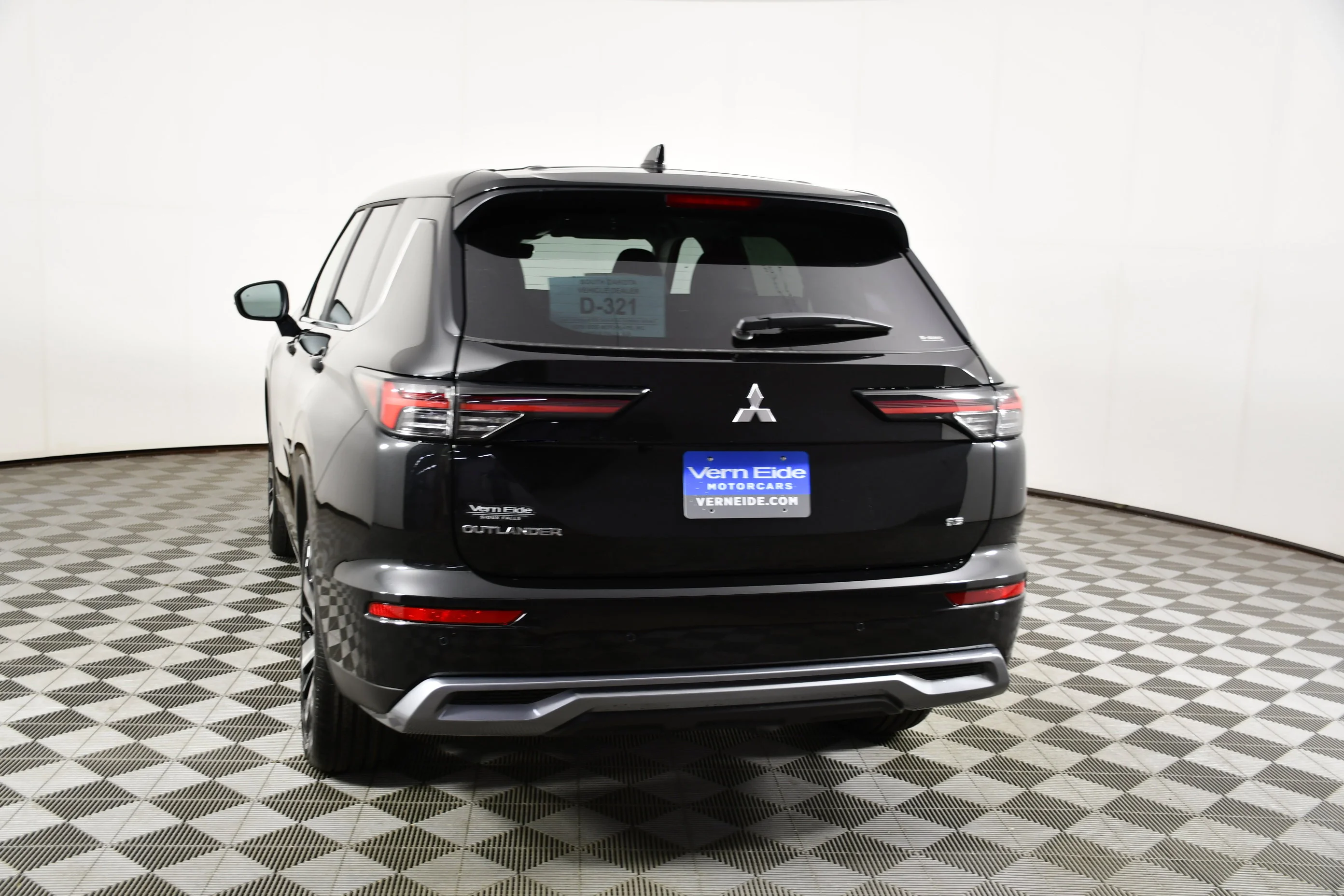 New 2026 Black Diamond Mitsubishi SE image 7