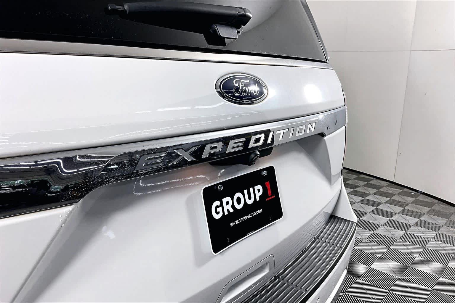 Used 2020 Star White Metallic Tri-Coat Ford Limited image 30