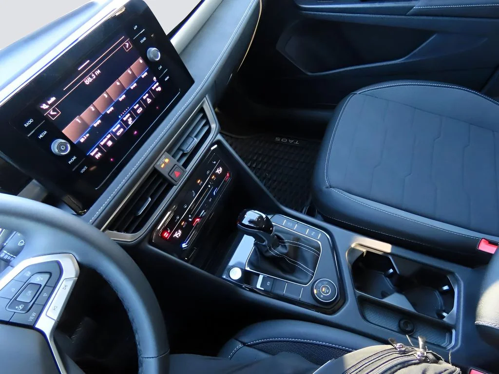 2025 Volkswagen Taos SE Black - Photo 22