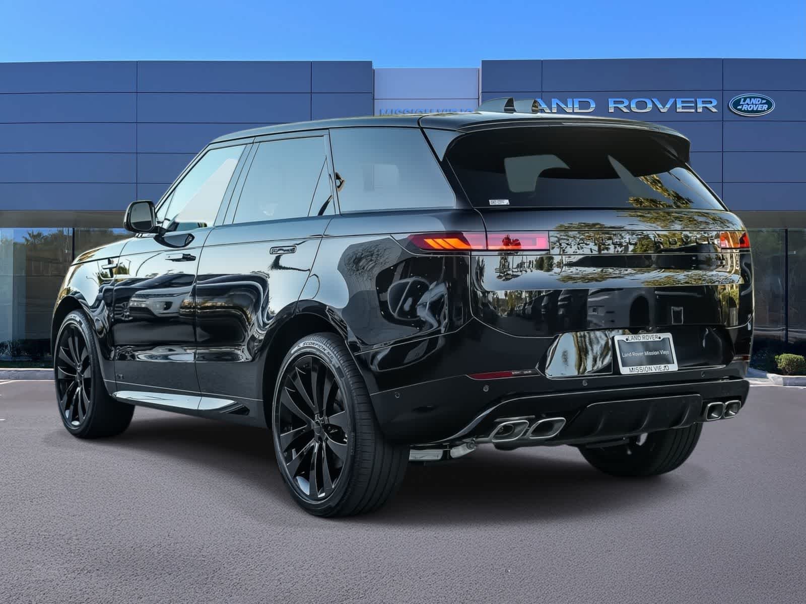 New 2026 Santorini Black Land Rover Dynamic SE image 6