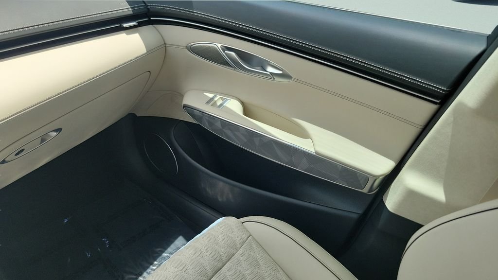 Used 2025 Black Genesis 3.5T Sport image 13