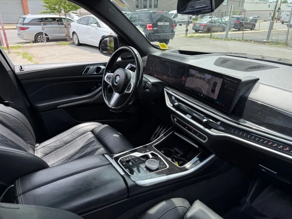 Used 2024 Black BMW xDrive40i image 9