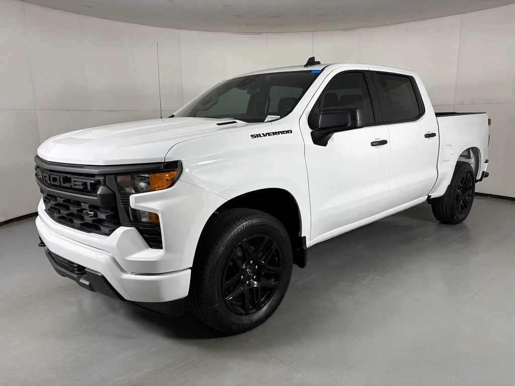 New 2026 Summit White Chevrolet Custom image 5