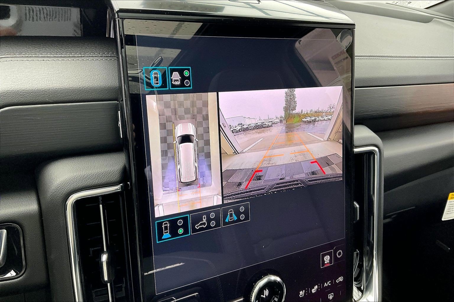 2026 GMC Yukon XL Denali - Photo 13