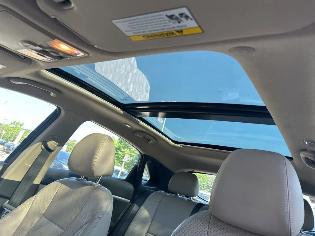 Used 2013 Blue Hyundai Base image 18