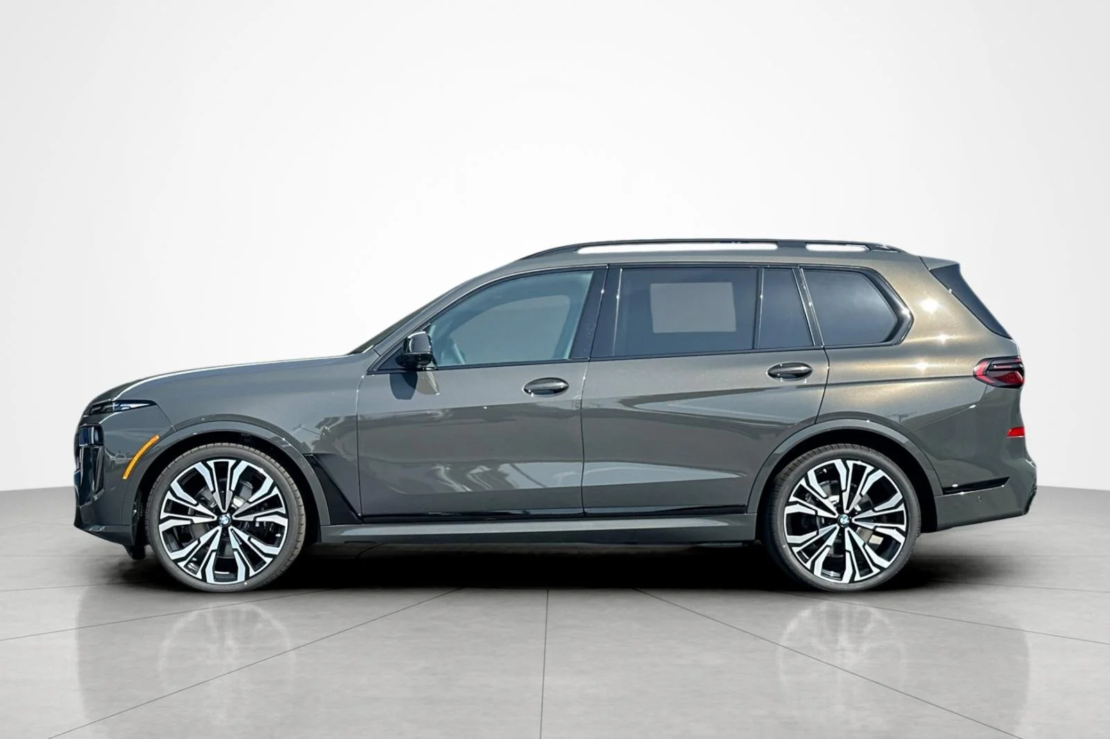 New 2027 Dravit Grey Metallic BMW xDrive40i image 2