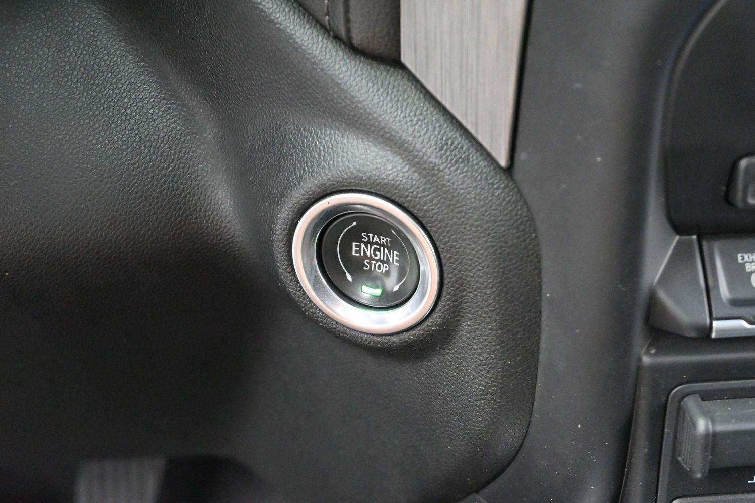 Used 2020 Onyx Black GMC Denali image 29