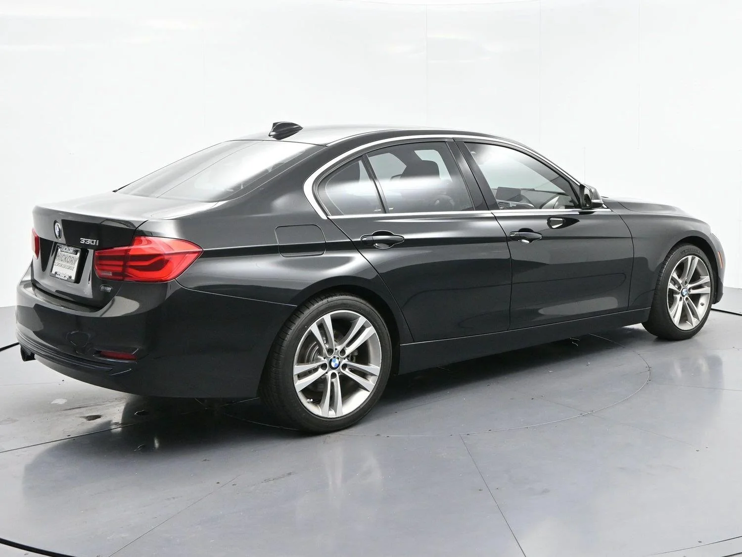 Used 2018 Black Sapphire Metallic BMW 330i image 7