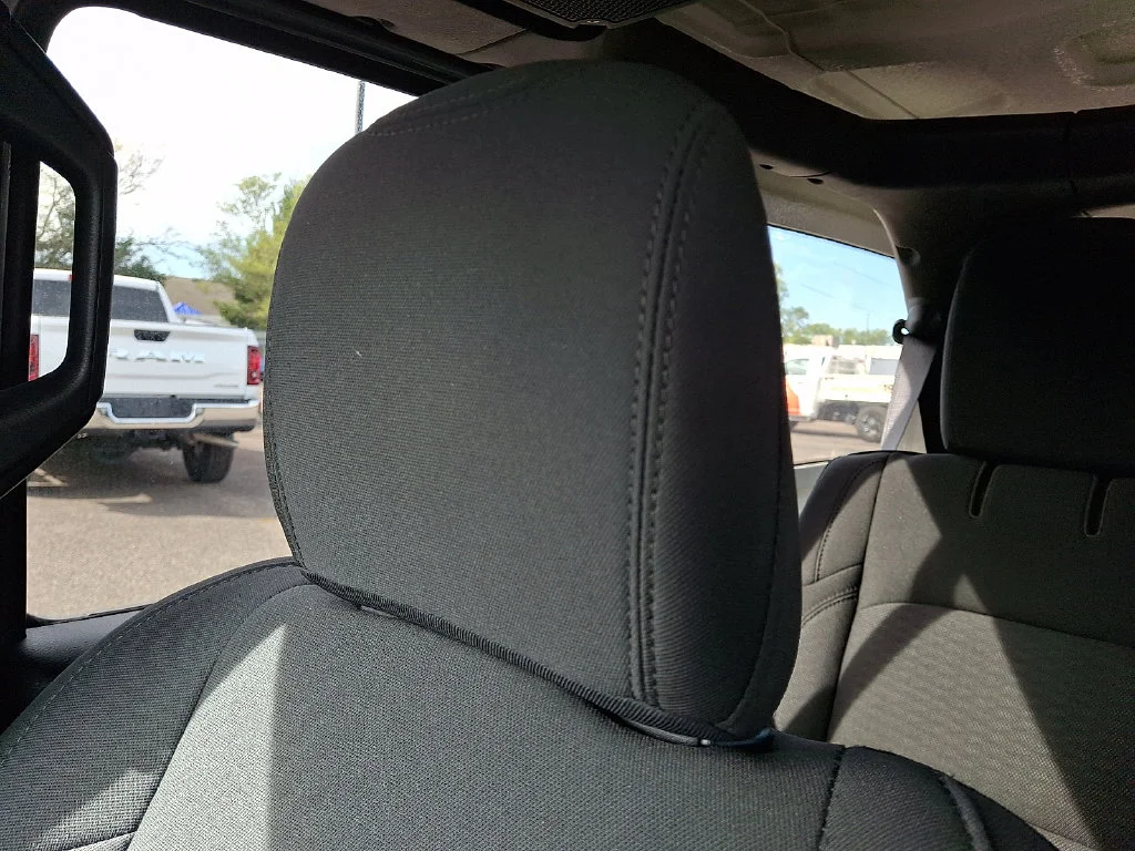 Used 2019 Silver Jeep Unlimited Sport S image 18