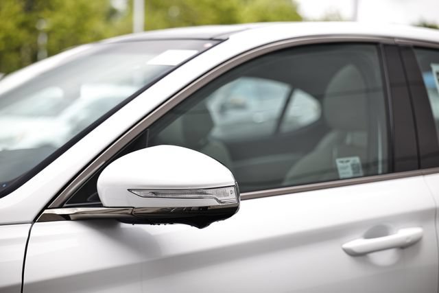 Used 2025 Alta White Genesis 3.3T Sport Advanced image 13