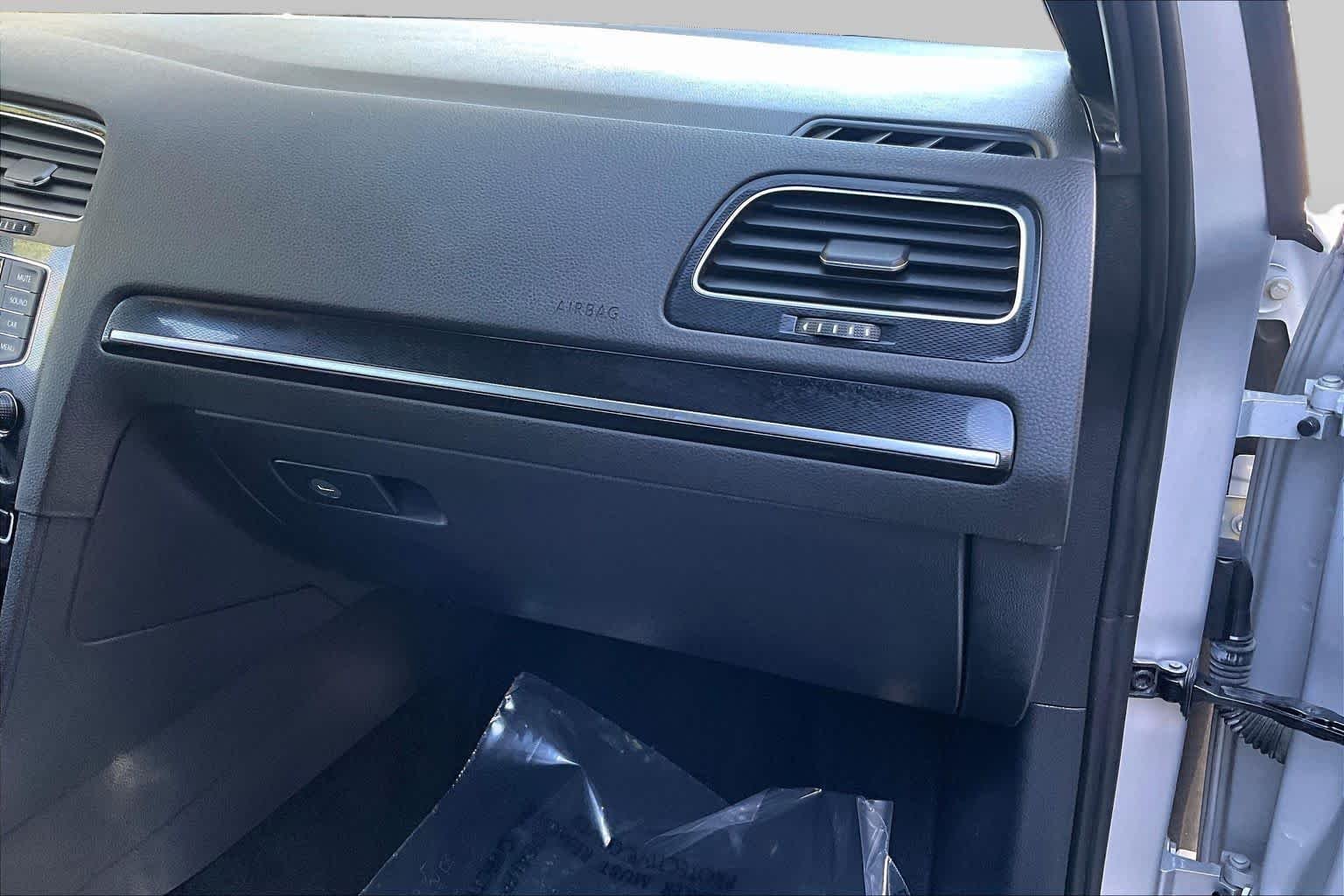 Used 2015 Reflex Silver Metallic Volkswagen S image 19