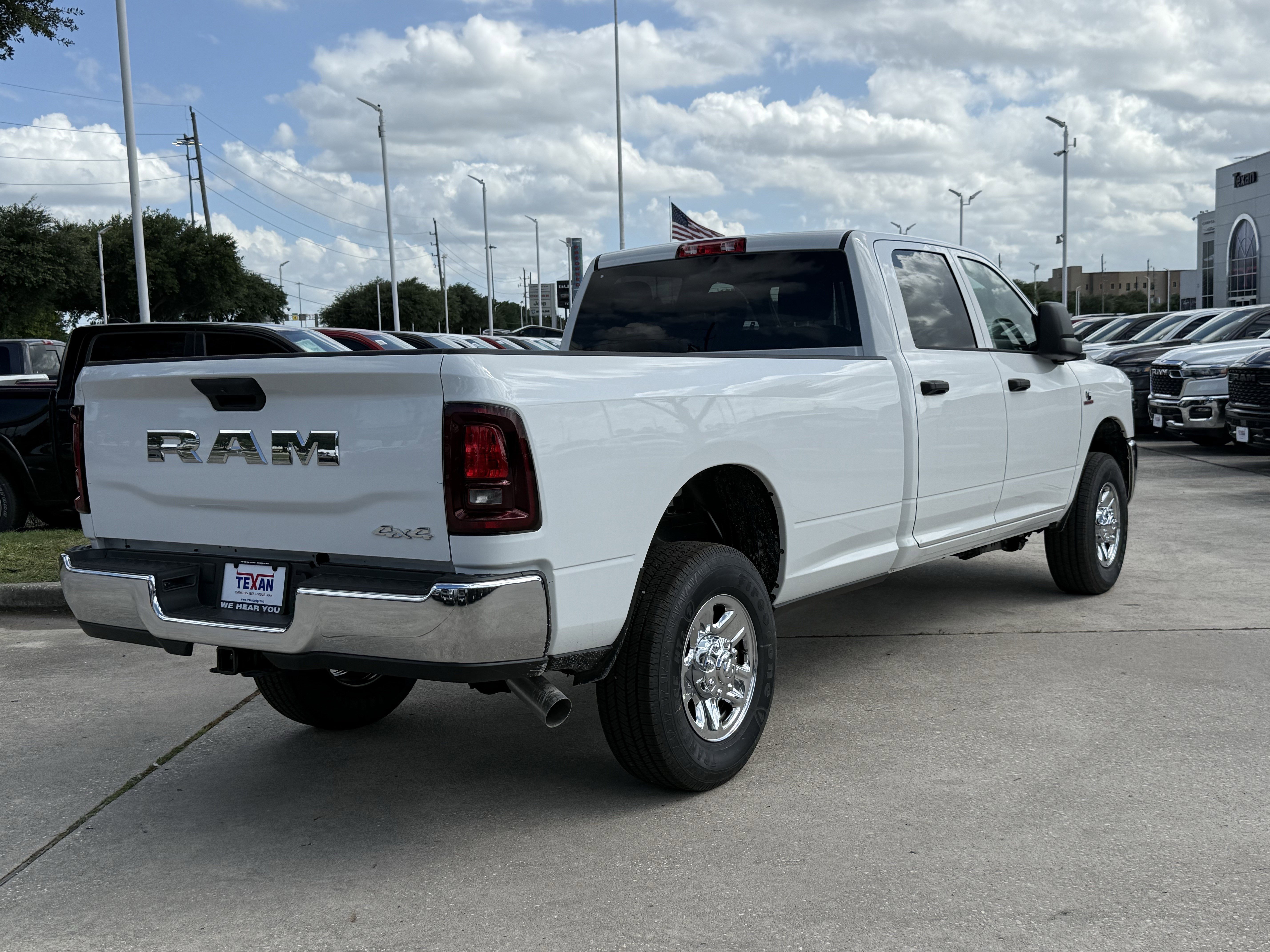 New 2026 Bright White Clear-Coat Exterior Paint RAM Tradesman image 4